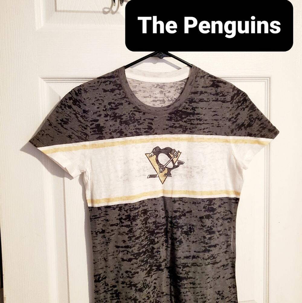 NHL Pittsburgh Penguins shirt sleeve t-shirt Size Large